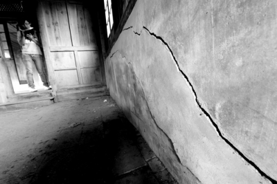 主體廳堂二樓墻體出現裂縫