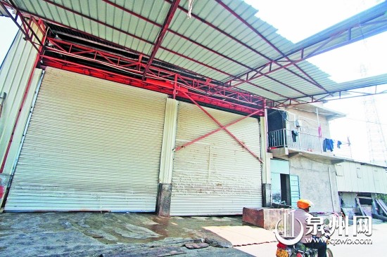 昨日，煉油黑作坊大門緊閉