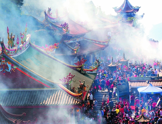 仙公山景區內游人如織