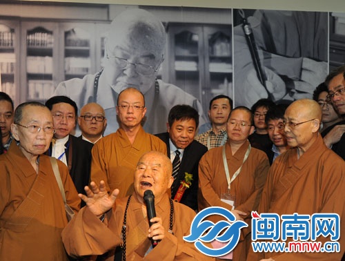 星云大師在媒體見面會上發言