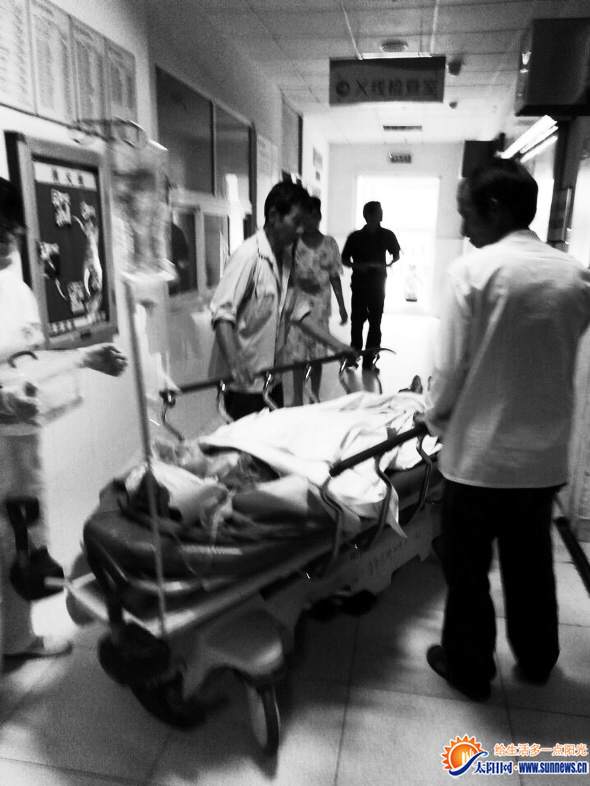 老伯正在醫院搶救